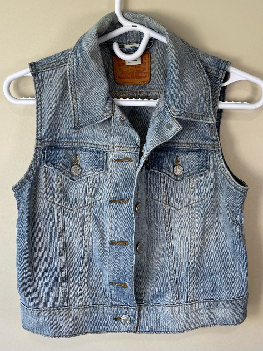 Levi’s Light Wash Cropped Denim Vest - Size S/P/CH Women